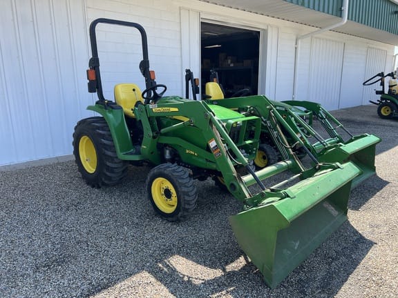 2015 John Deere 3038E Equipment Image0