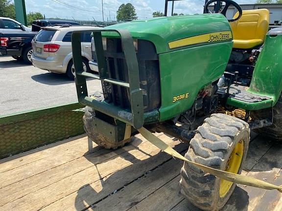 Image of John Deere 3038E equipment image 2