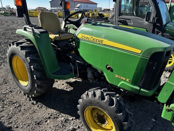 2015 John Deere 3038E Equipment Image0