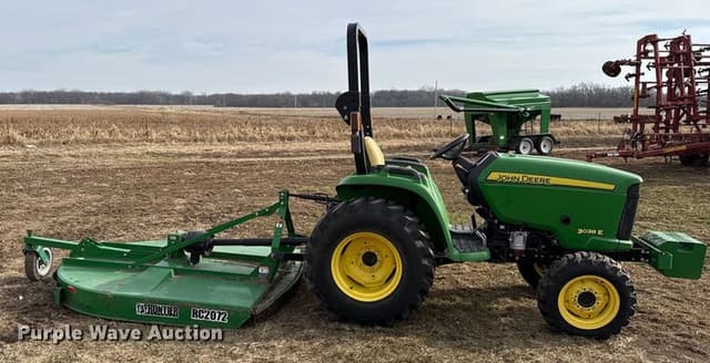 Image of John Deere 3038E equipment image 3