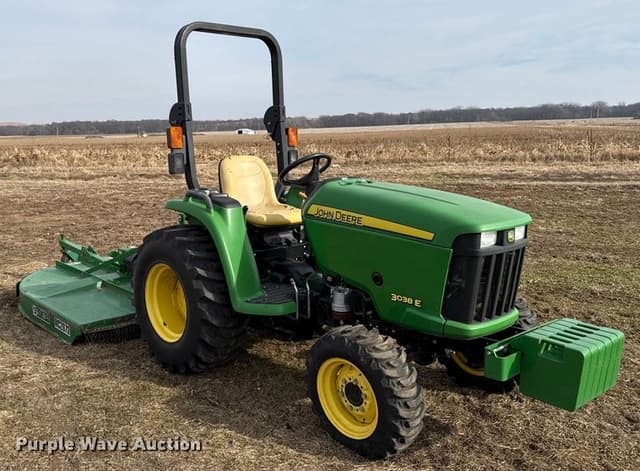Image of John Deere 3038E equipment image 2