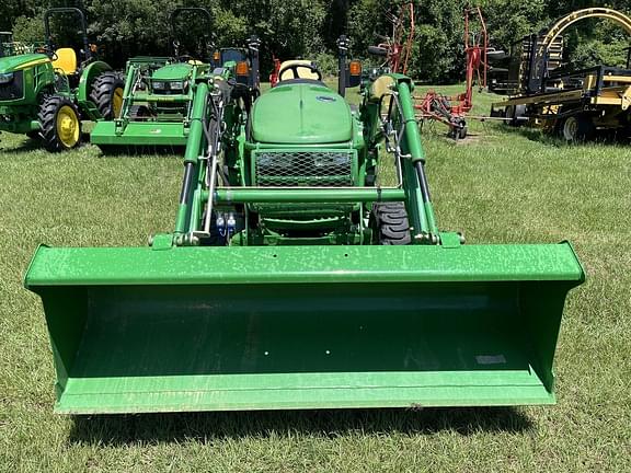 Image of John Deere 3039R equipment image 1