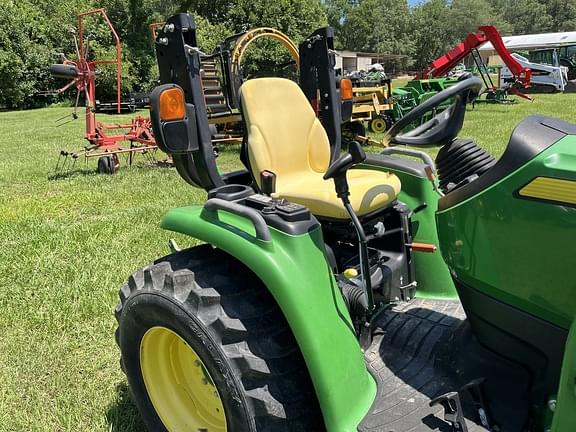 Image of John Deere 3039R equipment image 4