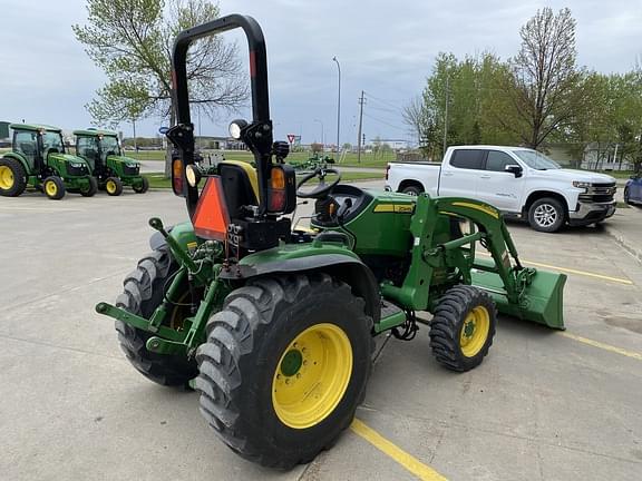 Image of John Deere 3039R equipment image 3