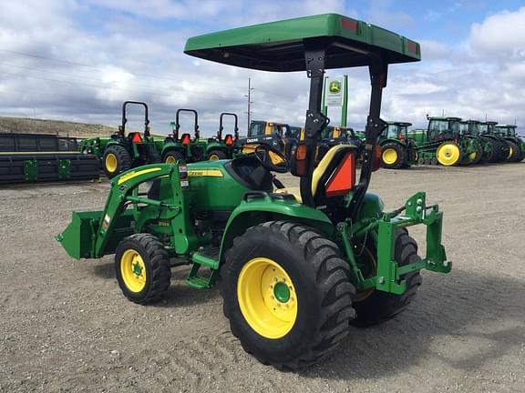 Image of John Deere 3039R equipment image 2