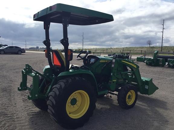 Image of John Deere 3039R equipment image 4
