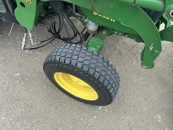 Image of John Deere 3039R equipment image 4