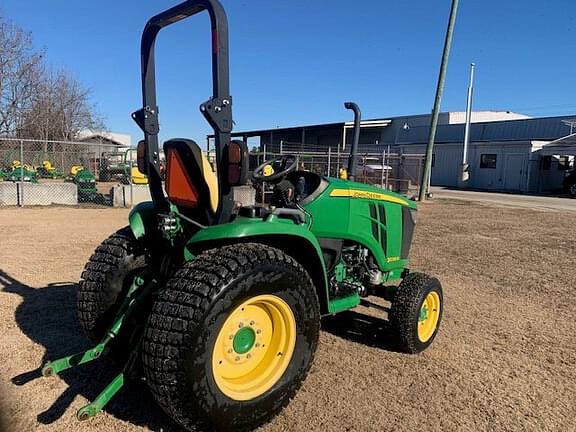 Image of John Deere 3039R equipment image 3