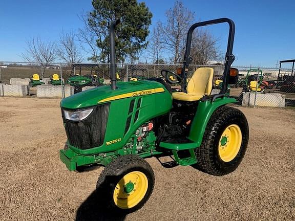 Image of John Deere 3039R equipment image 1