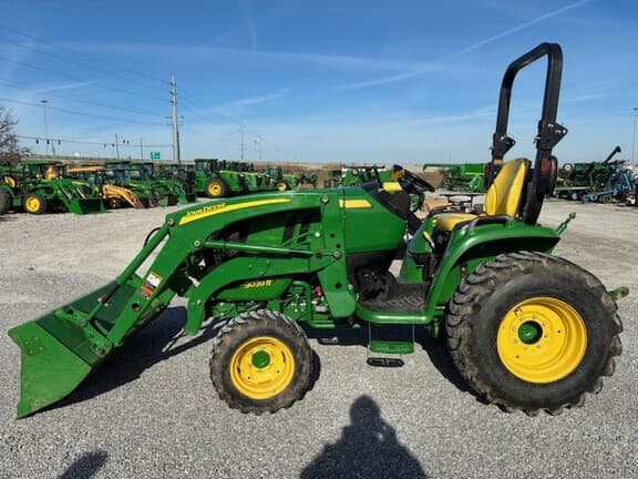 Image of John Deere 3039R equipment image 1