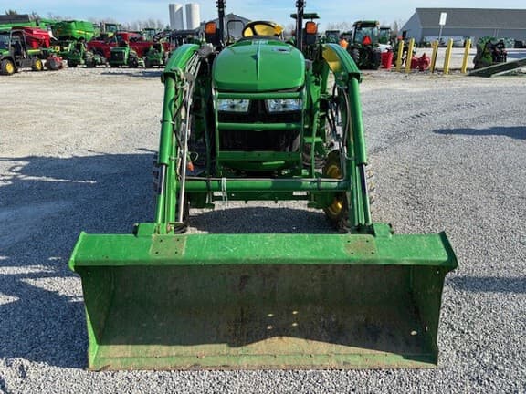 Image of John Deere 3039R equipment image 3