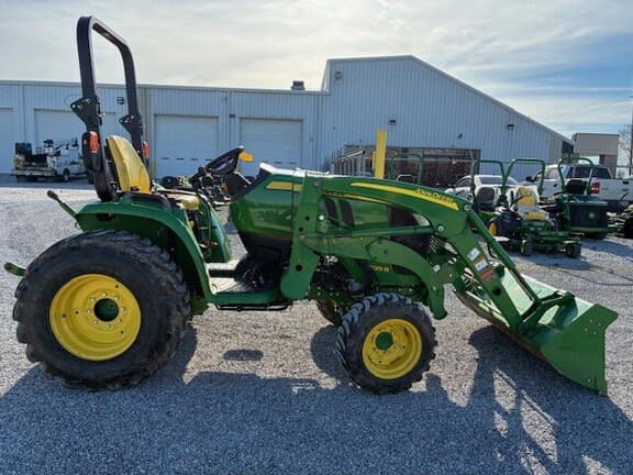 Image of John Deere 3039R equipment image 2