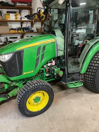 2015 John Deere 3046R Equipment Image0