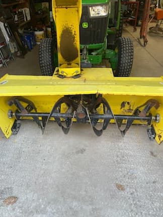Image of John Deere 3046R equipment image 2