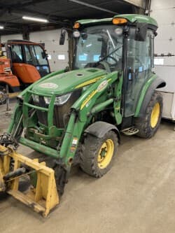 Main image John Deere 3046R
