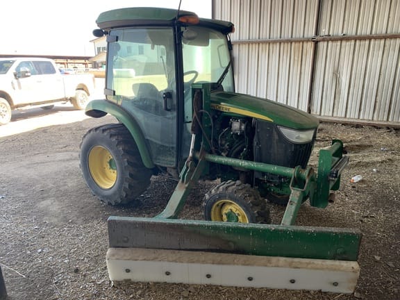 Main image John Deere 3046R