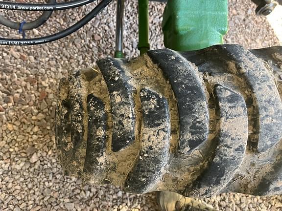 Image of John Deere 3046R equipment image 4