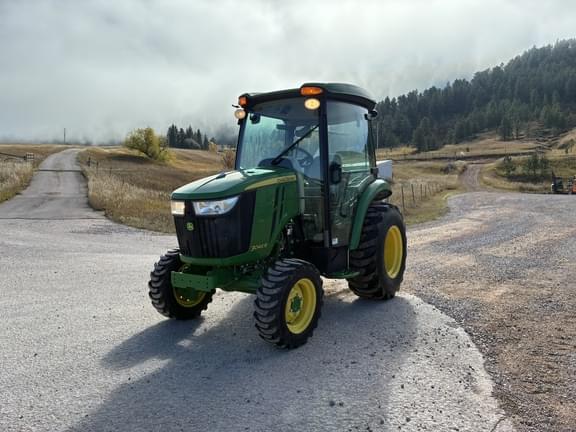 Image of John Deere 3046R equipment image 1