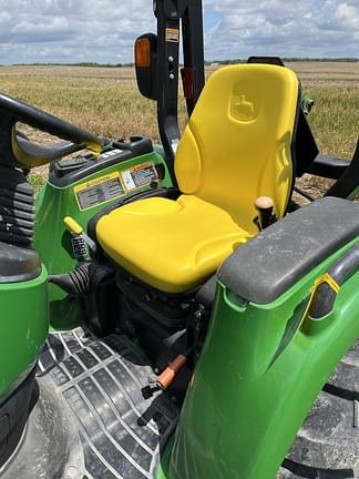 Image of John Deere 3046R equipment image 4