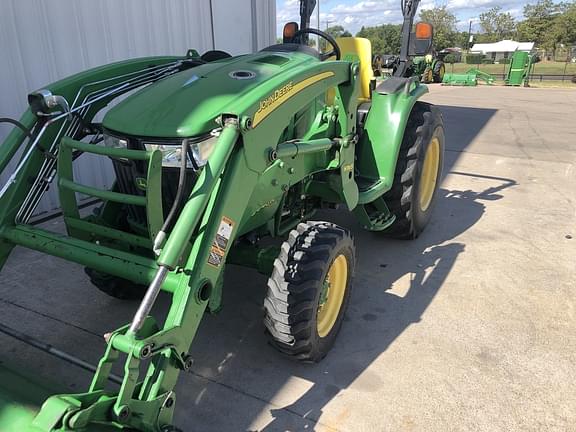 Image of John Deere 3046R equipment image 3