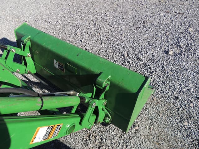 Image of John Deere 3046R equipment image 4