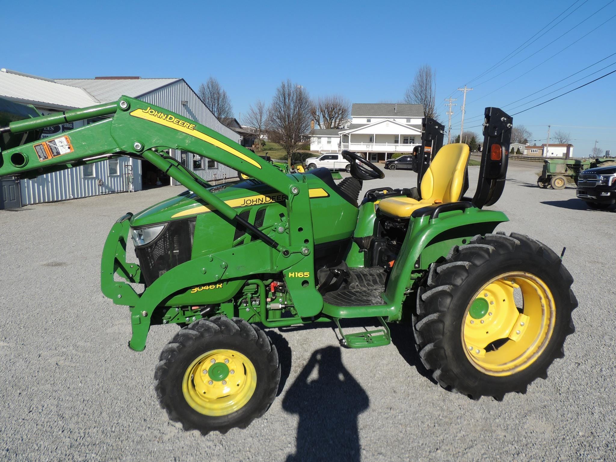 2015 John Deere 3046R Equipment Image0
