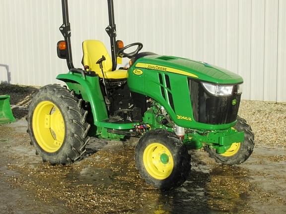 Image of John Deere 3046R equipment image 4