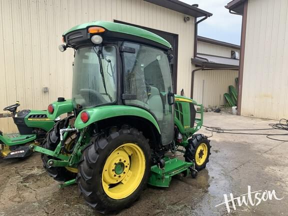 Image of John Deere 3046R equipment image 4
