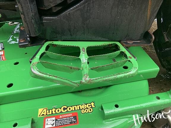Image of John Deere 3046R equipment image 2