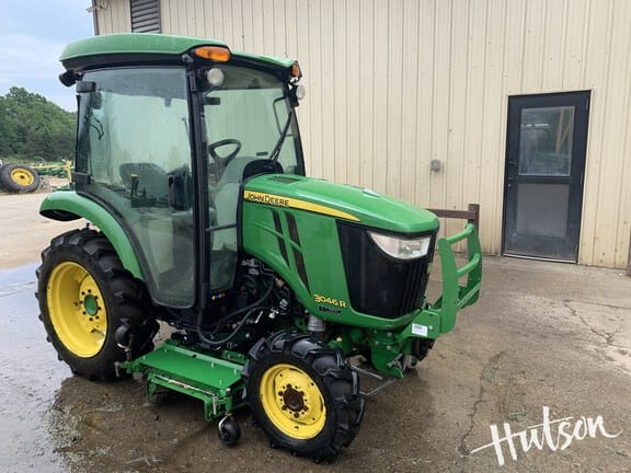2015 John Deere 3046R Equipment Image0