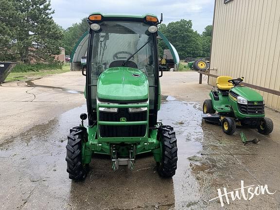 Image of John Deere 3046R equipment image 3