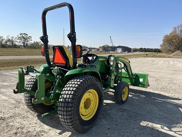 Image of John Deere 3046R equipment image 2