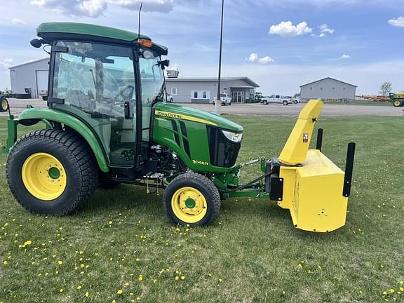 Image of John Deere 3046R equipment image 3