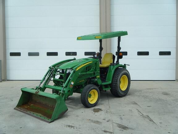 Image of John Deere 3046R equipment image 3