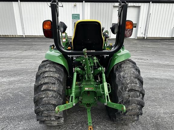 Image of John Deere 3046R equipment image 3