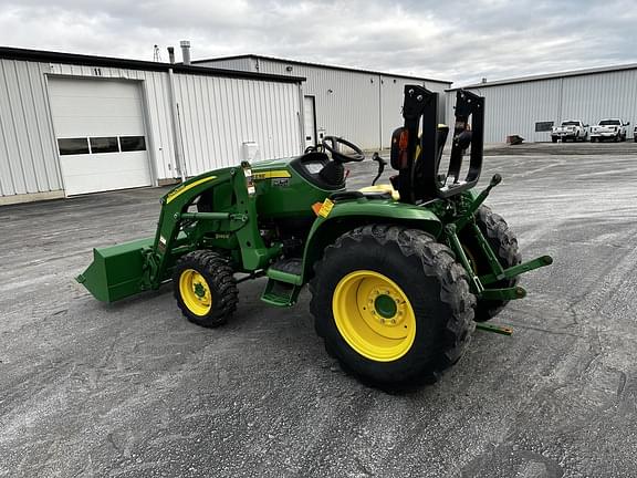 Image of John Deere 3046R equipment image 2