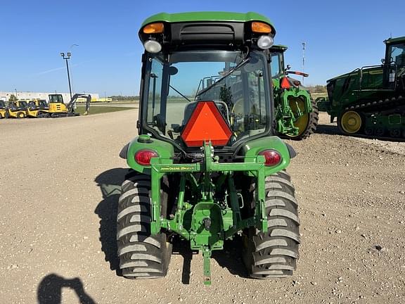 Image of John Deere 3046R equipment image 4