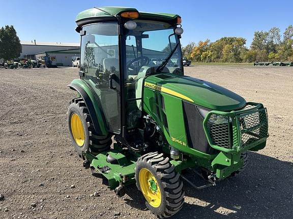 Image of John Deere 3046R equipment image 1