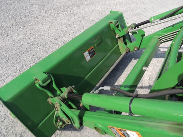 Image of John Deere 3046R equipment image 4