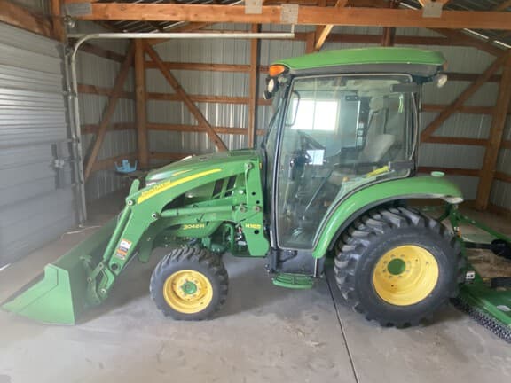 Image of John Deere 3046R equipment image 1