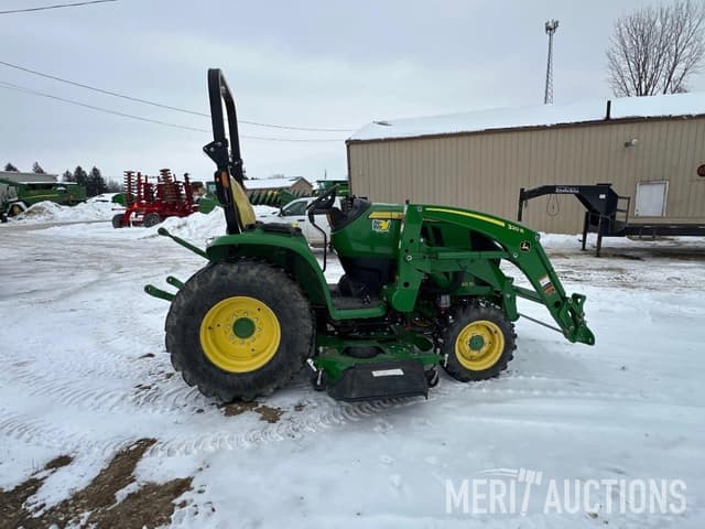 Image of John Deere 3046R equipment image 4