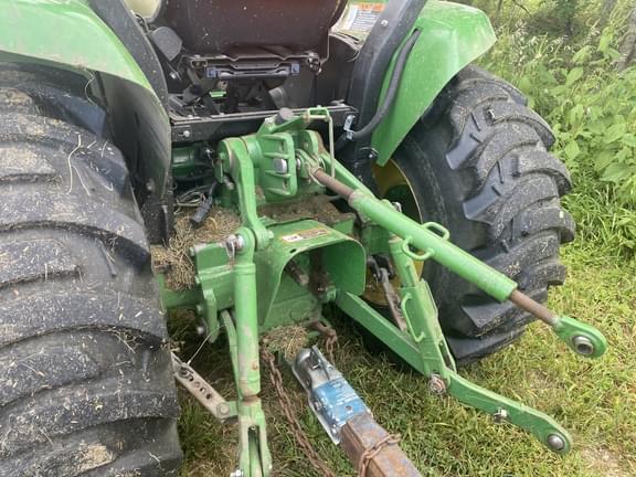 Image of John Deere 3046R equipment image 1