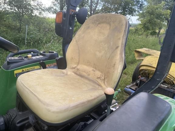 Image of John Deere 3046R equipment image 2