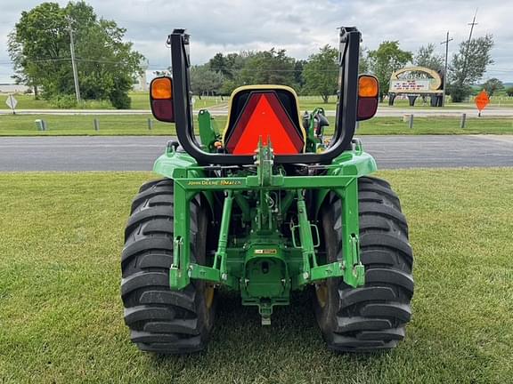 Image of John Deere 3046R equipment image 4