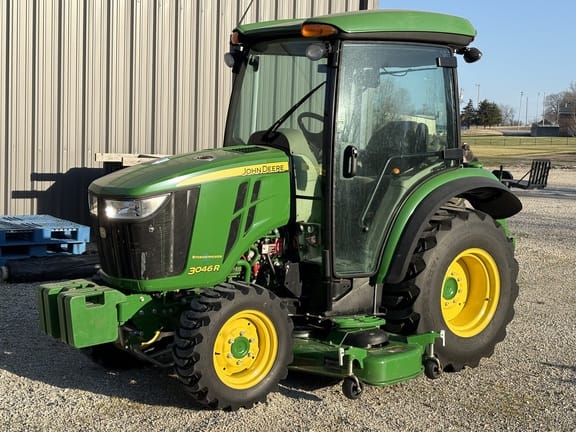 2015 John Deere 3046R Equipment Image0
