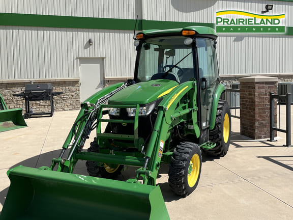 2015 John Deere 3046R Equipment Image0