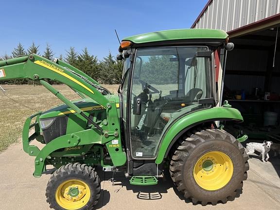 Image of John Deere 3046R equipment image 2