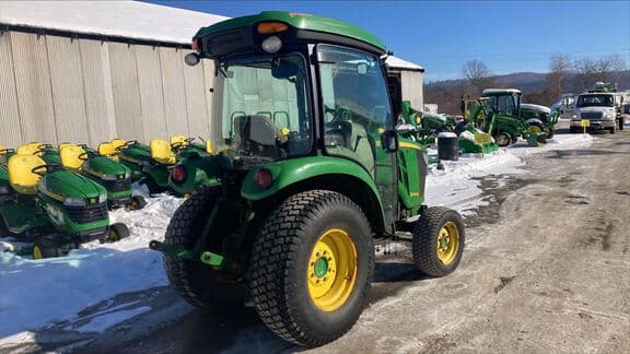 Image of John Deere 3046R equipment image 4