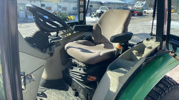Image of John Deere 3046R equipment image 2