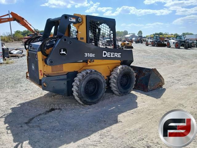 Image of John Deere 318E equipment image 4